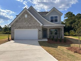 359 Black Oak Dr, Smiths Station, AL 36877