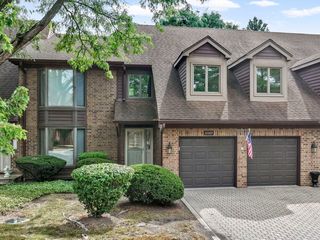 11103 Regency Dr #11103, Westchester, IL 60154