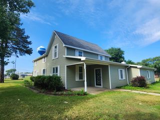 613 W  Seward St, Blue Hill, NE 68930