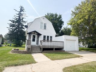 319 8th St, Brewster, MN 56119