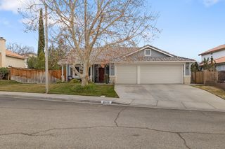 39439 Basalt Ct, Palmdale, CA 93551