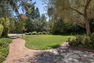 97 Queens Ct, Atherton, CA 94027