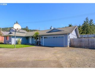 7443 A St, Springfield, OR 97478