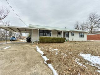 118 S  10th St, McLoud, OK 74851
