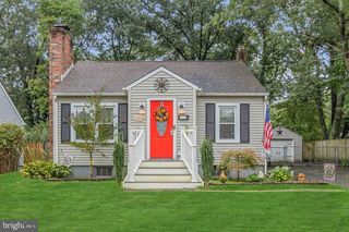 15 Chestnut St, Waretown, NJ 08758