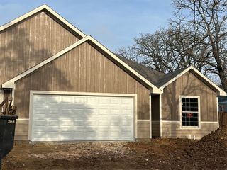 214 Colt Dr, Lake Kiowa, TX 76240