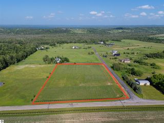 7027 Tobeco Creek Dr, Williamsburg, MI 49690