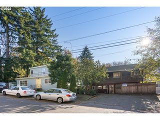 1104 SW Gaines St, Portland, OR 97239