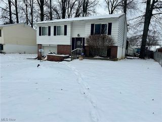 2880 Williamsburg St NW, Warren, OH 44485