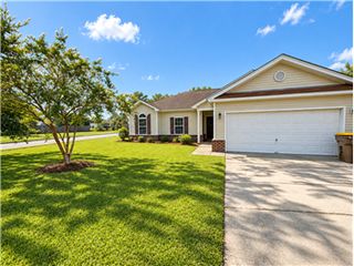 260 Red Oak Dr, Richmond Hill, GA 31324
