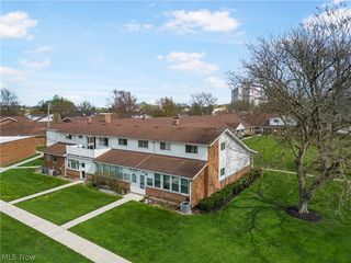 25500 Country Club Blvd #19, North Olmsted, OH 44070