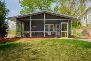 15 Elizabeth Dr, Athens, OH 45701