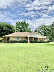 320 B & B Ln, Hallsville, TX 75650