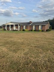 1332 Akersville Rd, Lafayette, TN 37083