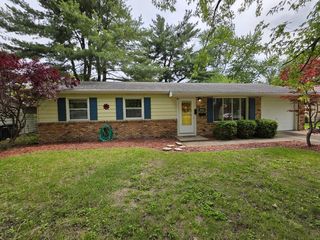 2111 Lantern Hill Dr, Urbana, IL 61802