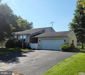 4956 Elderberry Dr, Reading, PA 19606