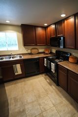 1580 Shadowridge Dr #182, Vista, CA 92081