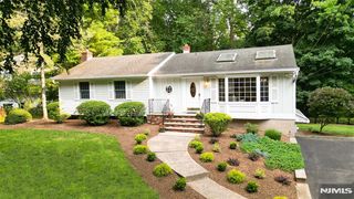 756 Sunset Ter, Franklin Lakes, NJ 07417