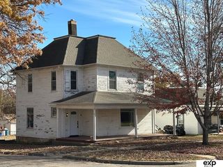 1624 Lane St, Falls City, NE 68355