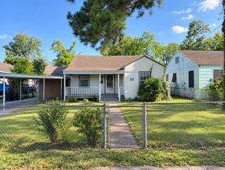 1948 Glasshouse St, Beaumont, TX 77703