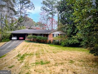 1663 Colebrook Cir, Decatur, GA 30033
