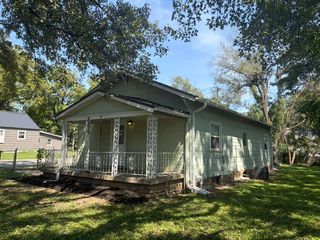 8001 Euclid Ave, Kansas City, MO 64132
