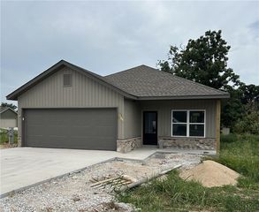 960 Snyder Springs Loop, Watts, OK 74965