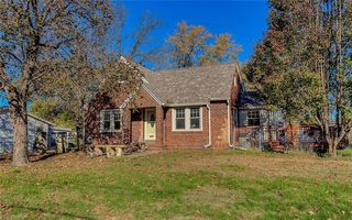 3938 E  Douglas Ave, Des Moines, IA 50317