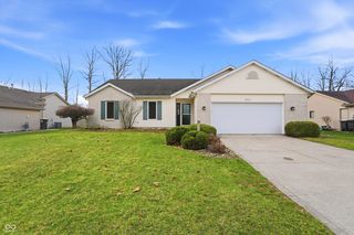 9223 Whispering Woods Dr, Fort Wayne, IN 46804