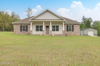 105 Pineview Dr, Lucedale, MS 39452