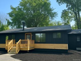 3121 Hessen Rd, Casco, MI 48064