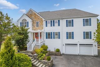 16 Weather Deck Dr, Bourne, MA 02532