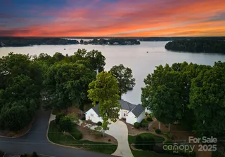 102 Stone Point Ct, Mooresville, NC 28117