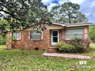 2030 Hollingers Dr, Mobile, AL 36605