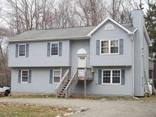 13 McNamara Ln, Tobyhanna, PA 18466