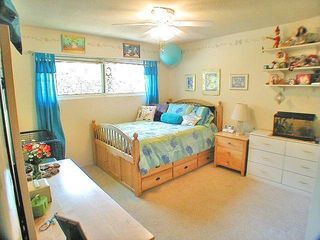 Spacious rooms with lots of light and dual pane windows