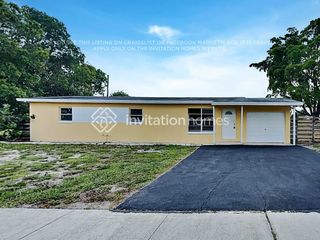 364 Henthorne Dr, Palm Springs, FL 33461