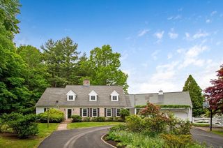 107 Farm St, Dover, MA 02030