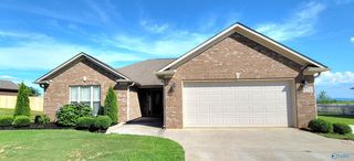211 Briarcrest Rd, Hazel Green, AL 35750