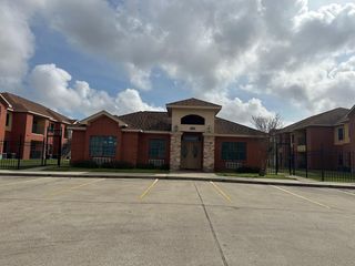 107 Oak Park Dr #0, Clute, TX 77531