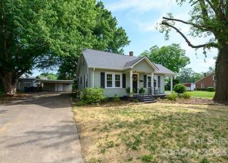 34 19th Ave NW, Hickory, NC 28601