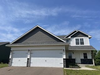 1301 Creekwood Dr, New Richmond, WI 54017