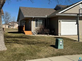 2020 S  Dorothy Ave, Sioux Falls, SD 57106