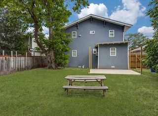 735 W  10th St #C, Dallas, TX 75208