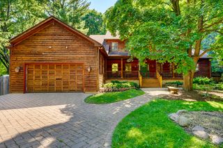 2S253 Madison St, Wheaton, IL 60189