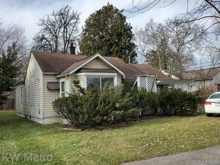30829 Fairfax St, Southfield, MI 48076