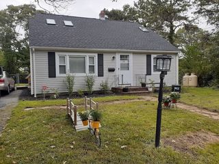 123 Homestead Ln, East Falmouth, MA 02536