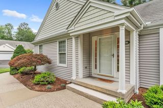 216 Pinehurst Dr #216, East Longmeadow, MA 01028