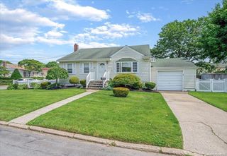 344 Tremont Road, Lindenhurst, NY 11757