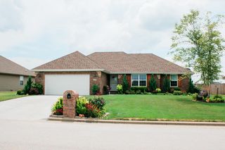302 E  Willow St, Clever, MO 65631